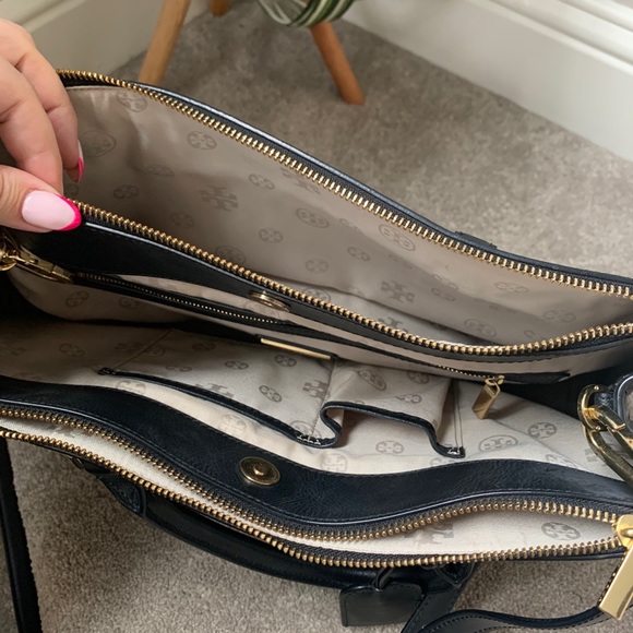 Tory Burch Robinson Tote - Picture 2 of 12